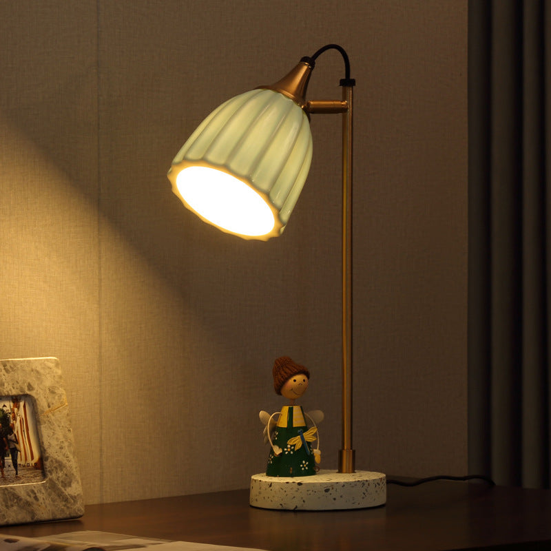 Lampe de table en céramique transmettant la lumière de style nordique