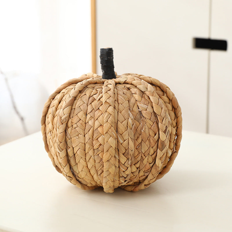 Adornos navideños de calabaza con forma de bola de paja tejidos a mano