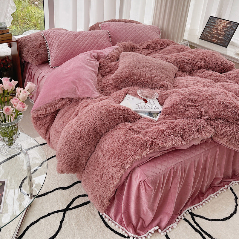 Lit d'hiver en fourrure de vison en fibre de lait Housse de couette longue en laine quatre pièces Velours corail Double face en peluche doublée en polaire Jupe de lit matelassée Style princesse