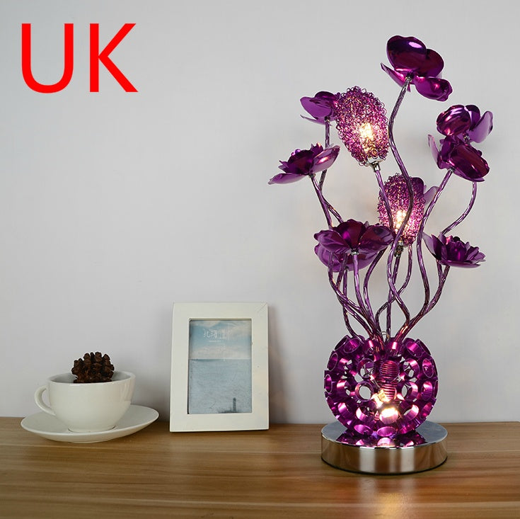 Stylish and simple modern dining table and bedside lamp