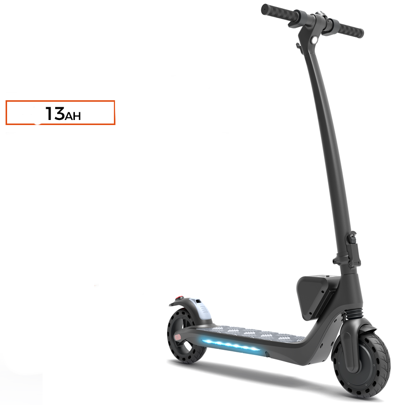 El scooter eléctrico es pequeño, plegable y liviano