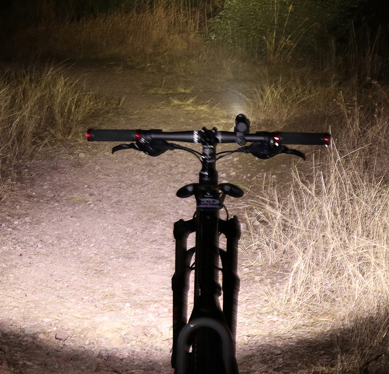 Linterna recargable para montar en bicicleta con luz nocturna