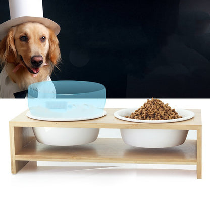 Bol pour chien en céramique sur table en bambou