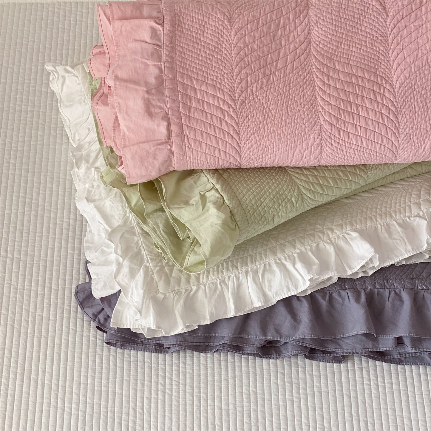 Double Sided Cotton Leaf Quilted Three Piece Set With Ruffled Sand Washing Bed Cover