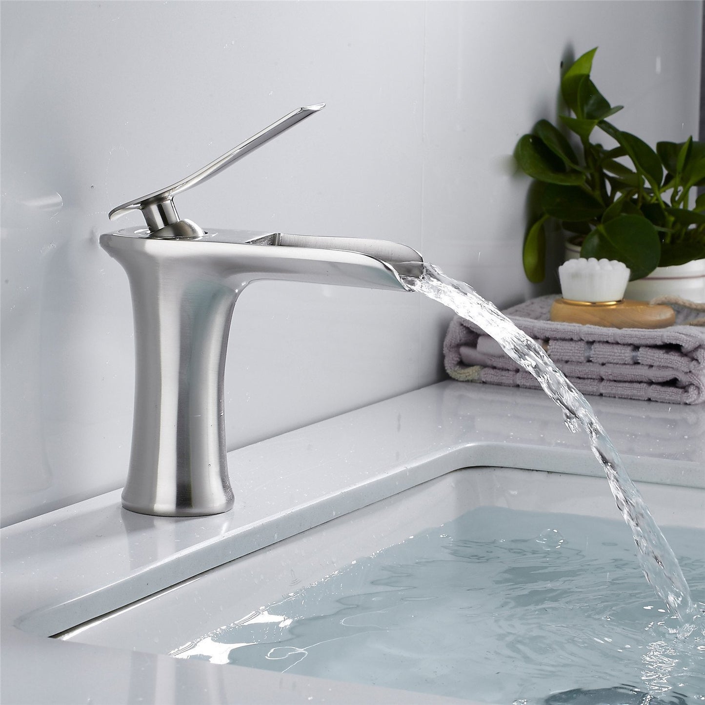 Grifo de cascada para lavabo de baño de cobre dorado blanco y negro