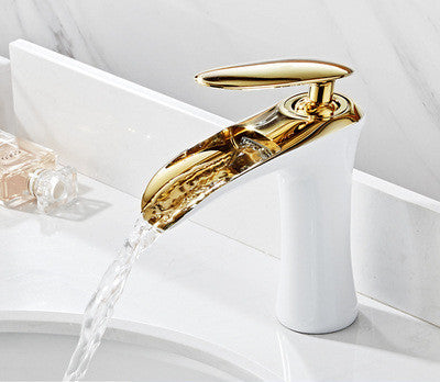 Grifo de cascada para lavabo de baño de cobre dorado blanco y negro