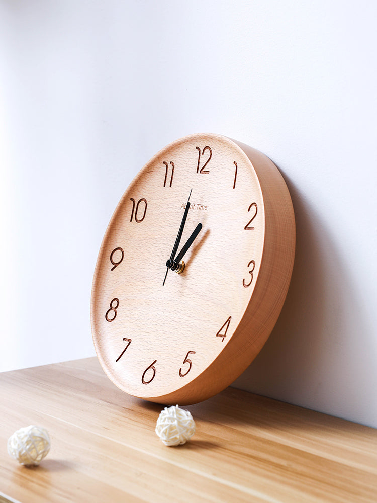 Horloge murale silencieuse simple, concise, chaleureuse et polyvalente en bois de hêtre nordique