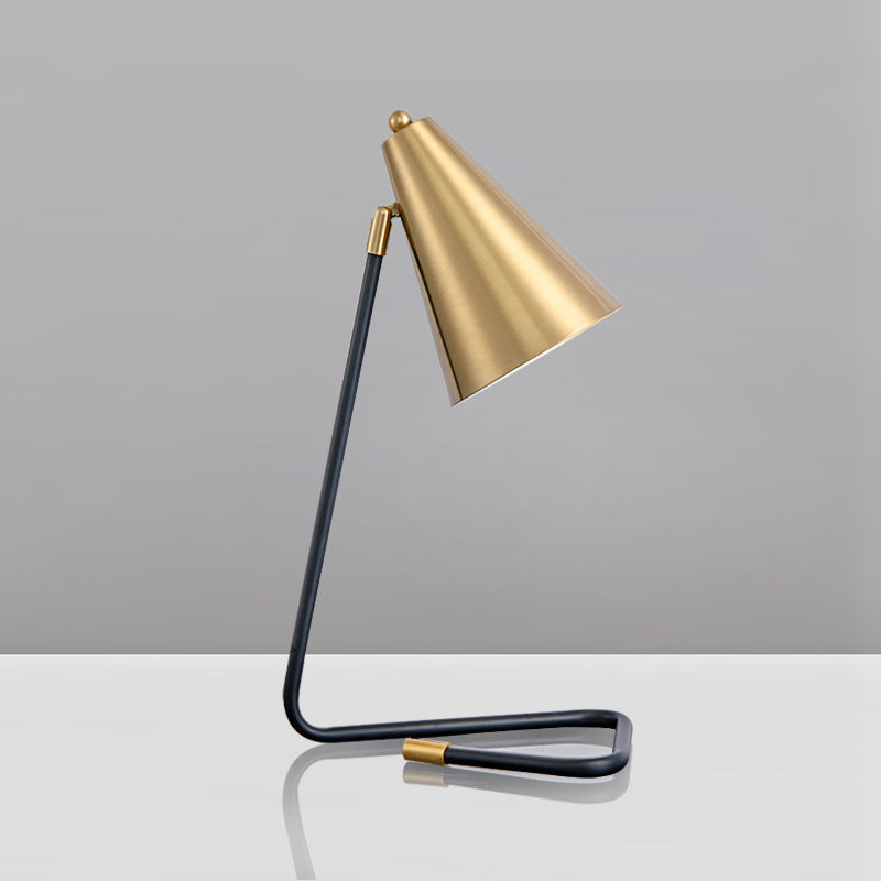 Creative Personality Metal Wind Horn Table Lamp