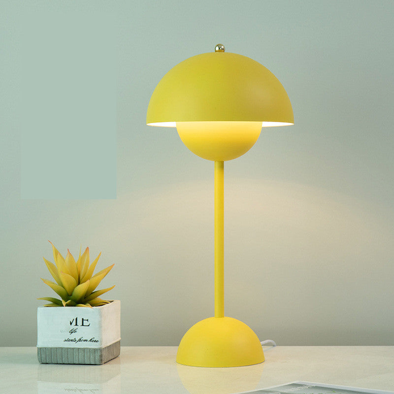 Creative Nordic Simple Bud Table Lamp