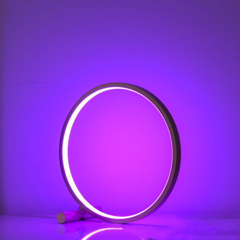 Lámpara de mesa USB simple nórdica Lámpara de atmósfera Rgb Lámpara decorativa LED Personalidad creativa Protección para los ojos Lámpara de noche para dormitorio Fabricante