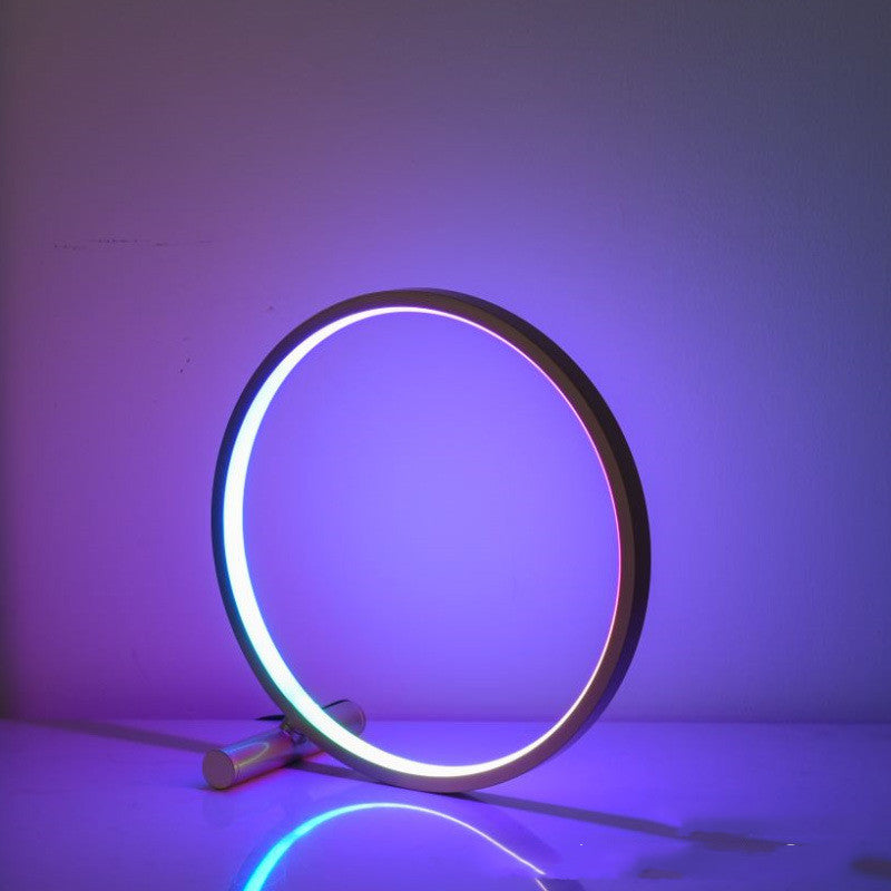 Lámpara de mesa USB simple nórdica Lámpara de atmósfera Rgb Lámpara decorativa LED Personalidad creativa Protección para los ojos Lámpara de noche para dormitorio Fabricante