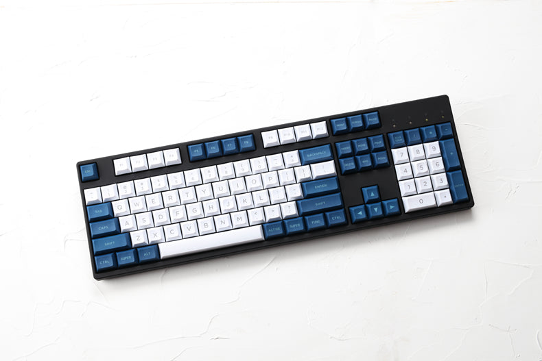 Teclado mecánico azul y blanco con grabado láser