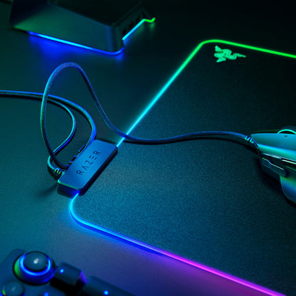 Le tapis de souris de jeu Razer Firefly Hard V2 RGB peut personnaliser le câble intégré et la base en caoutchouc antidérapante