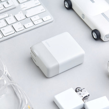 Chargeur USB-A C sortie à quatre ports adapté aux téléphones mobiles et aux ordinateurs