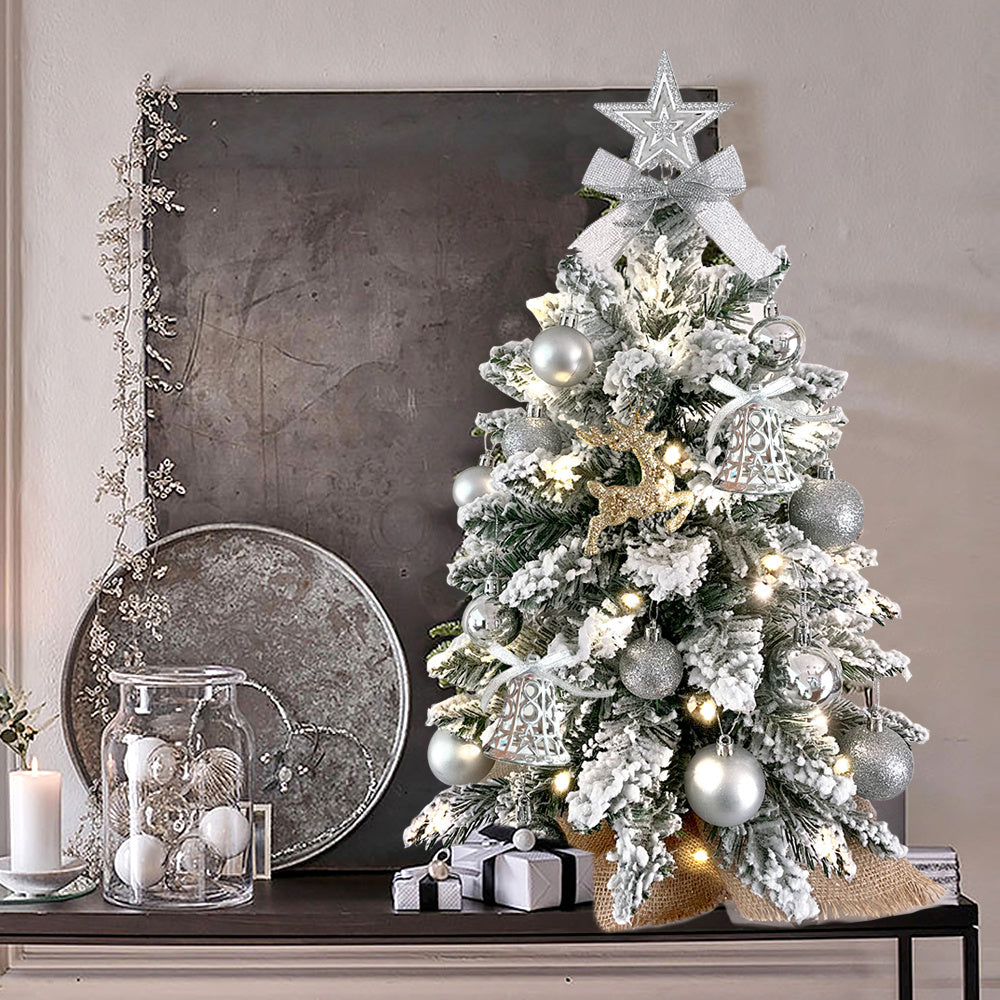 Mini árbol de Navidad de 2 pies con decoración navideña de mesa pequeña artificial ligera con nieve flocada, decoración exquisita y adornos navideños para mesa para el hogar y la oficina