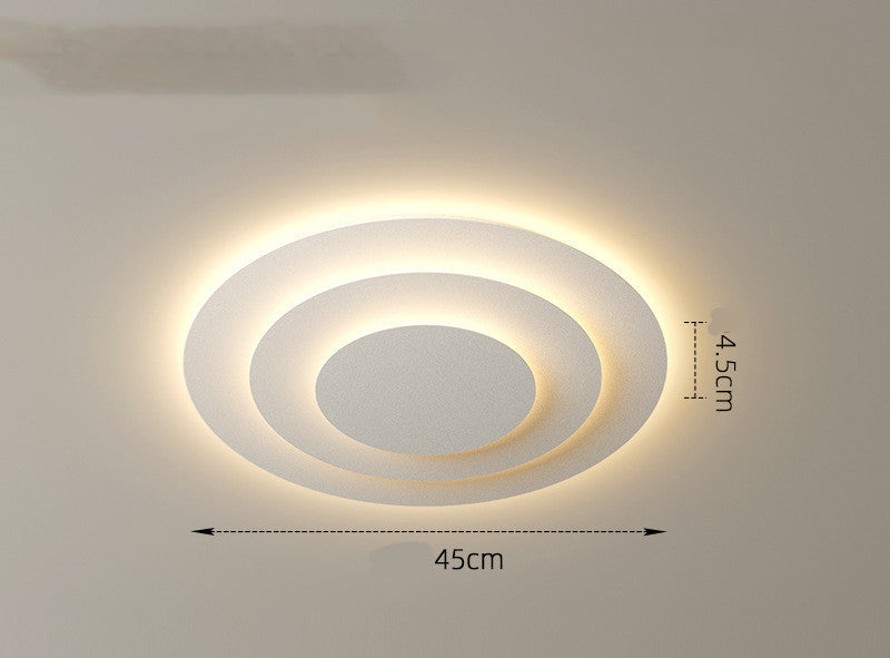 Le plafonnier LED dans le salon atmosphérique est simple