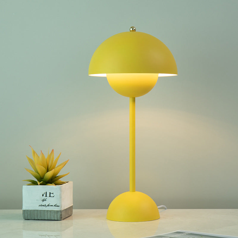 Creative Nordic Simple Bud Table Lamp