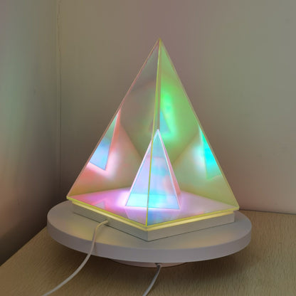 Lampe de table pyramidale, veilleuse créative pour l'ambiance du salon et de la chambre à coucher