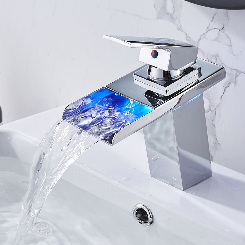 Robinet d'alimentation chaude et froide en cascade pour salle de bain