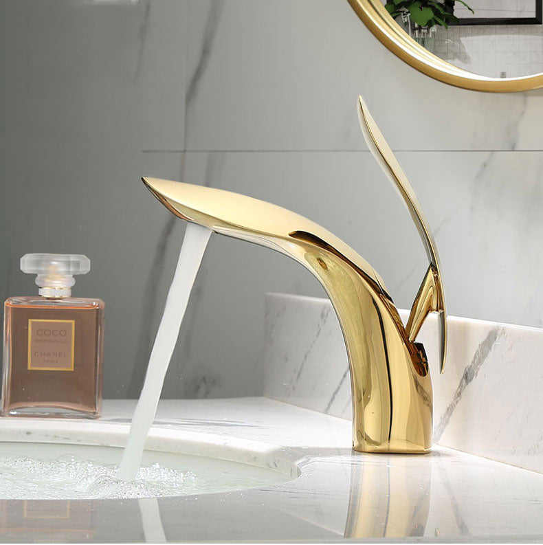 Grifo para lavabo bajo encimera de estilo nórdico, totalmente de cobre dorado