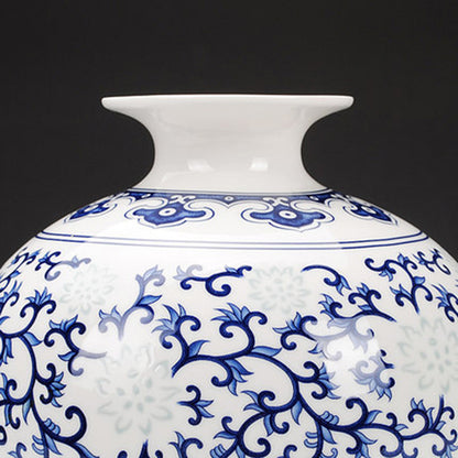 Vase décoratif chinois avec composition florale en porcelaine bleue et blanche