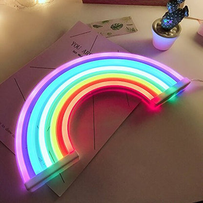 Néon arc-en-ciel suspendu au mur LED