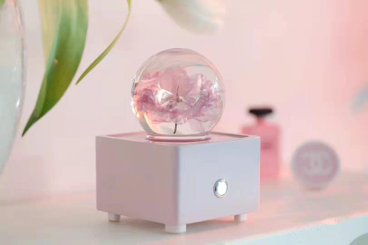 Altavoz Bluetooth con bola de cristal de resina y flor de cerezo