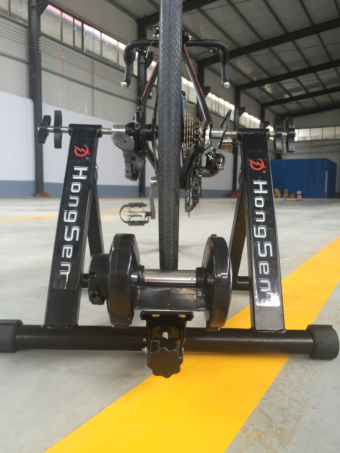 Mesa de entrenamiento de ciclismo controlada por línea, control de línea de magnetorresistencia, equipo de ejercicio interior, marco de estacionamiento, equipo para un solo automóvil, plataforma de fitness deportiva