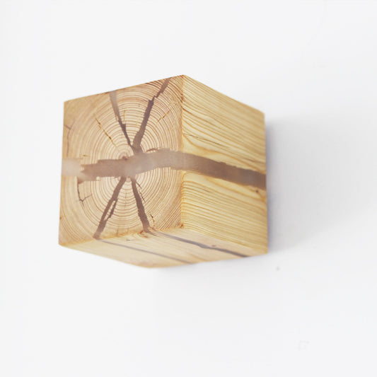 Solid Nordic log crack wall lamp