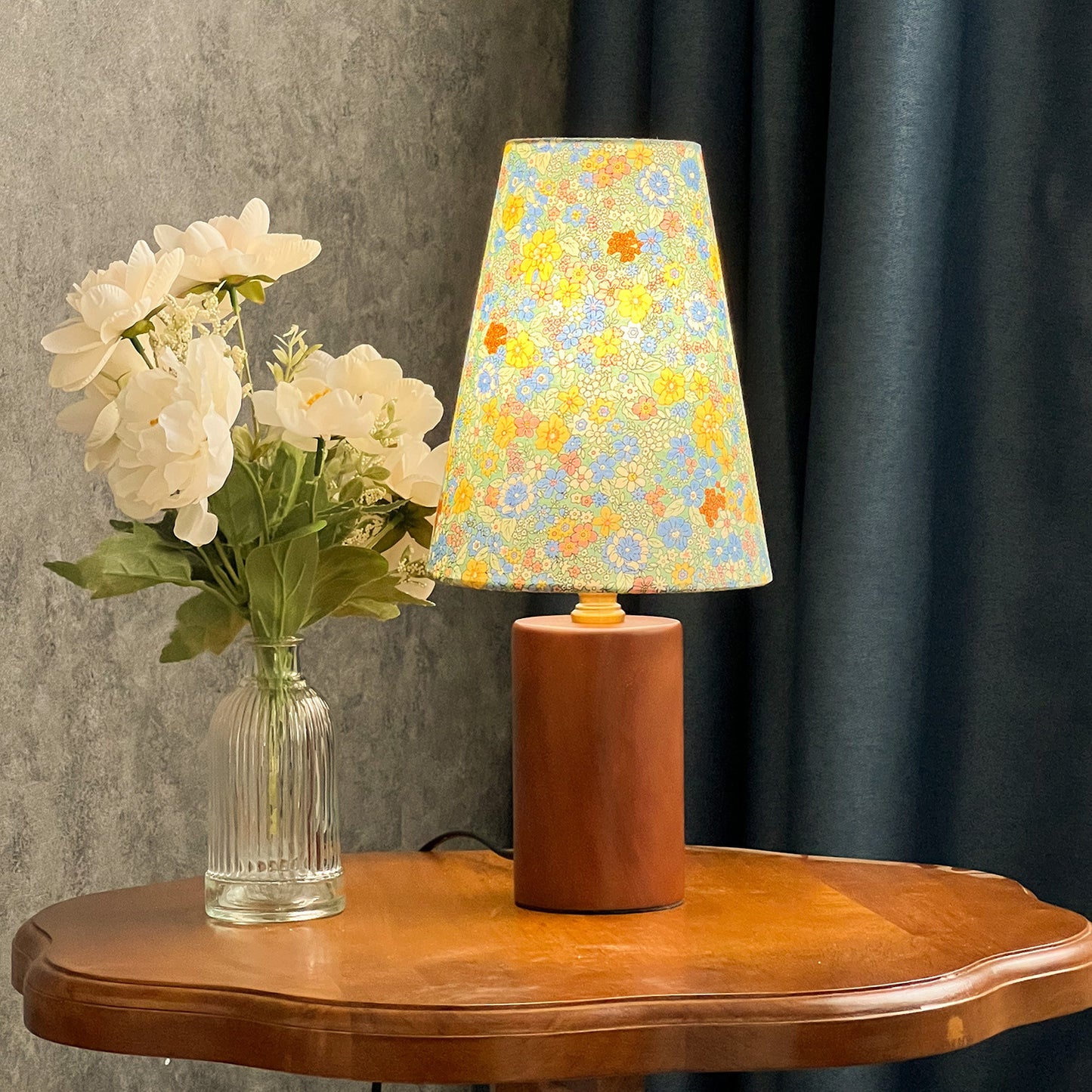 Flower Romantic Table Lamp Solid Wood Bedroom Study Decorative Lamp