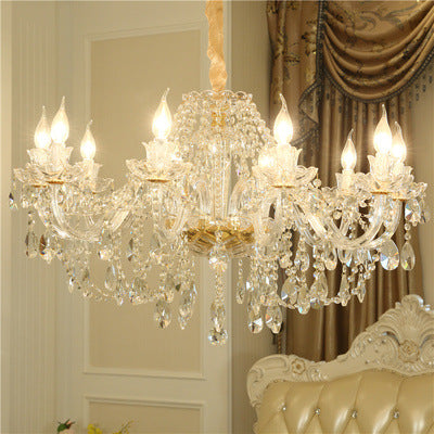 Lustre en cristal de luxe dans le salon