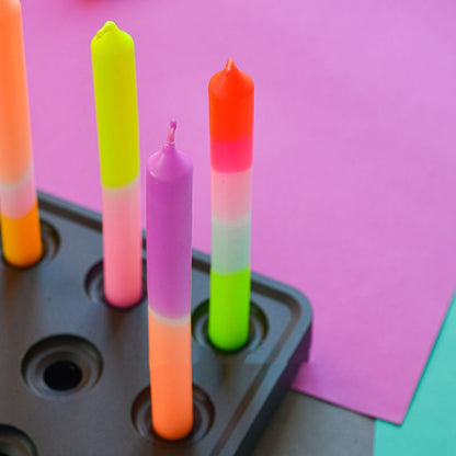 Velas de neón coloreadas hechas a mano espirales de la cera del diseño para los regalos creativos