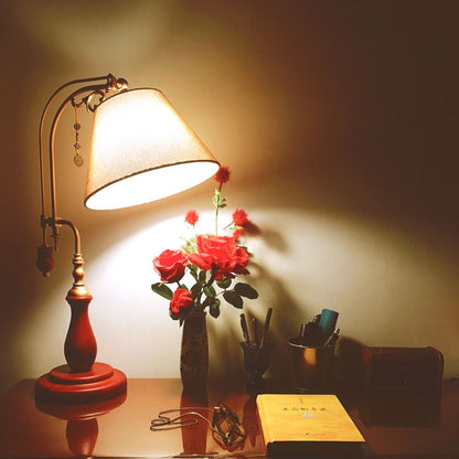 Lampe de lecture de chevet dans la chambre