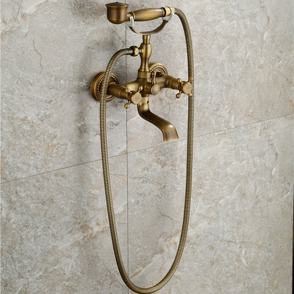 Grifo de bañera de cobre antiguo.