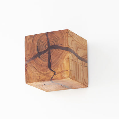 Solid Nordic log crack wall lamp