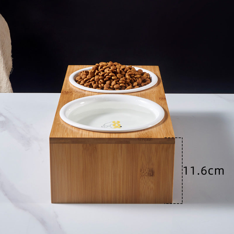 Bol pour chien en céramique sur table en bambou