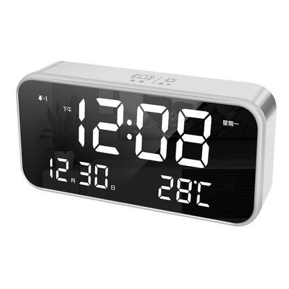 Reloj despertador electrónico con carga USB.