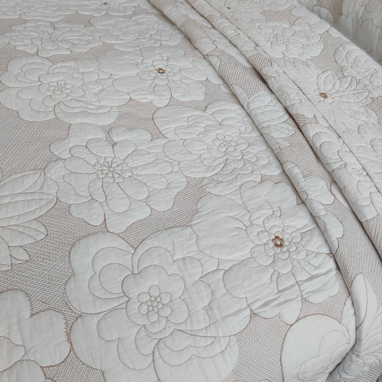 Cotton Thickened Pure White Beige Camellia Embroidery Three-piece Bed Cover Set