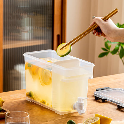 Botella de agua fría para alimentos domésticos con grifo