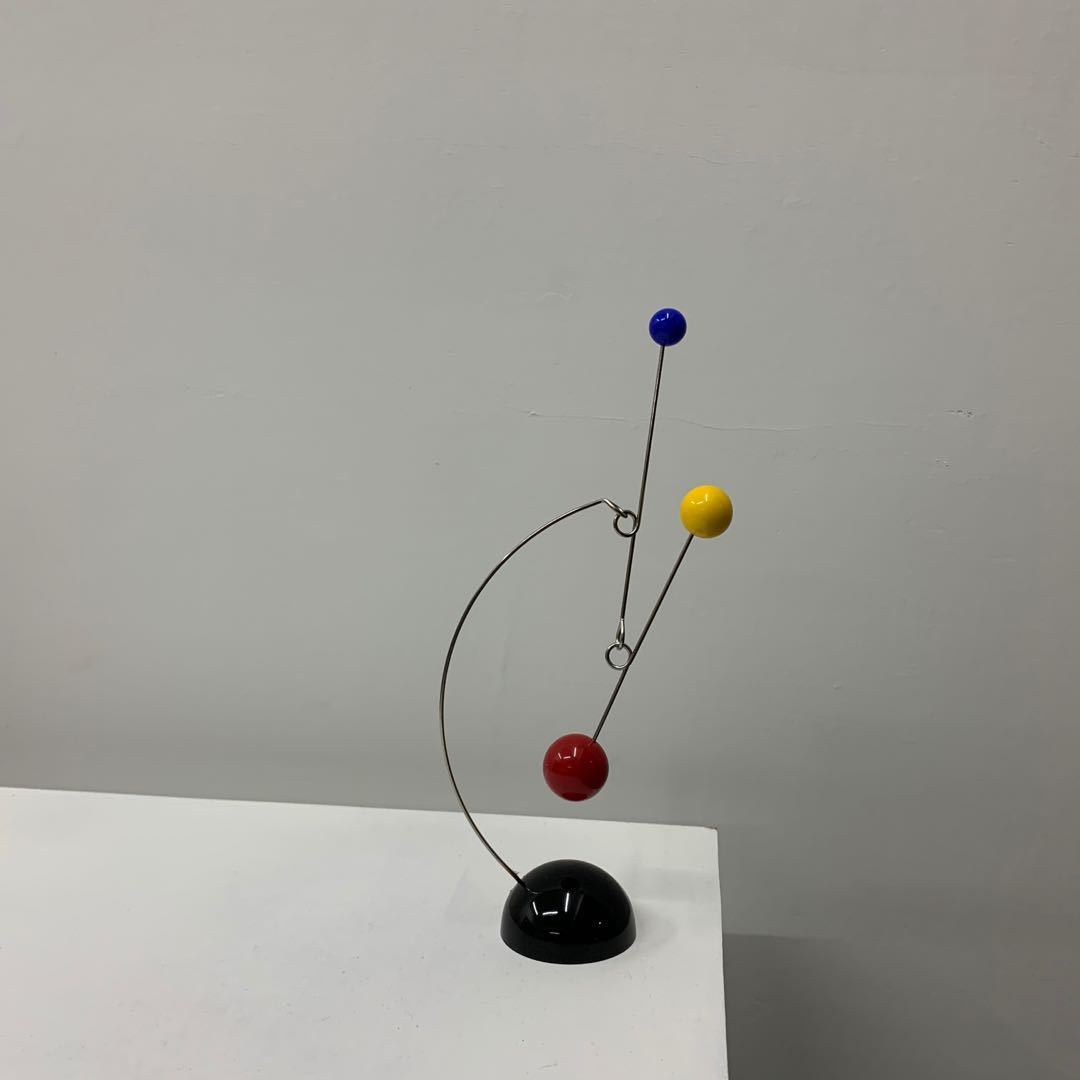 Dispositivo de equilibrio de mesa Adorno de escultura dinámica