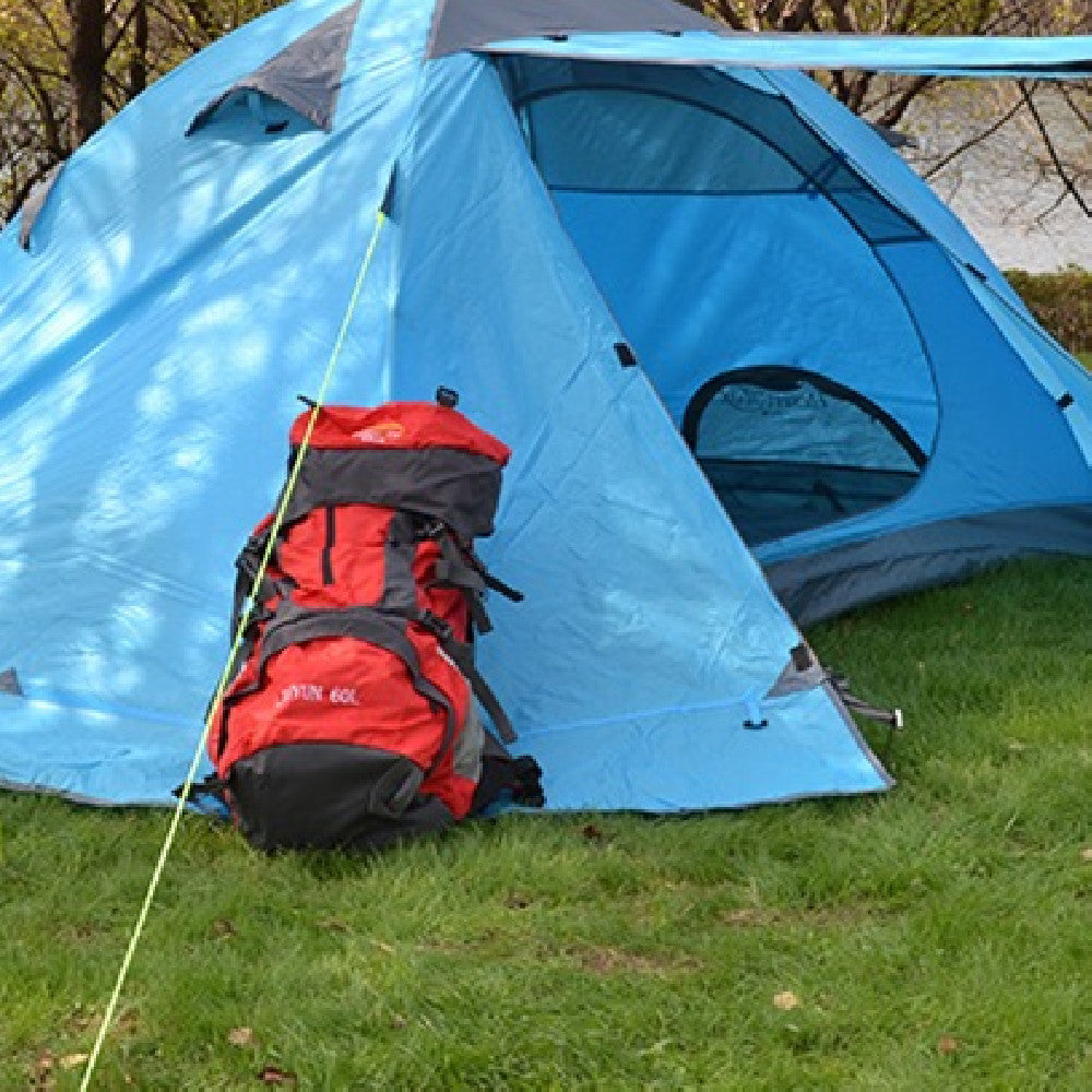 Tente de couple de camping de pêche en plein air