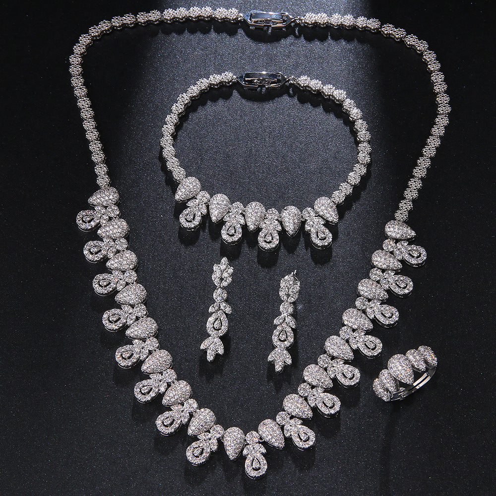 Ensemble de bijoux collier en zircon à la mode