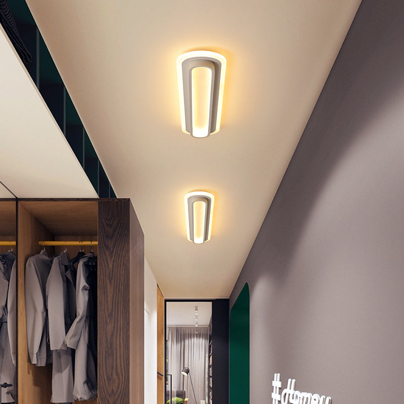 Éclairage LED pour vestiaire créatif dans le couloir