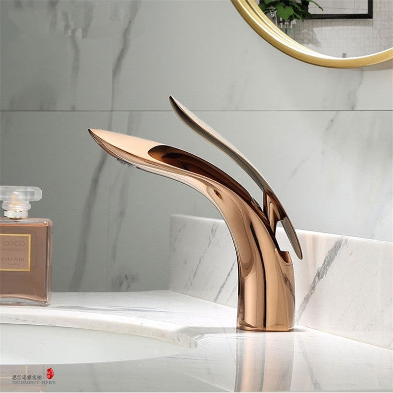 Grifo para lavabo bajo encimera de estilo nórdico, totalmente de cobre dorado