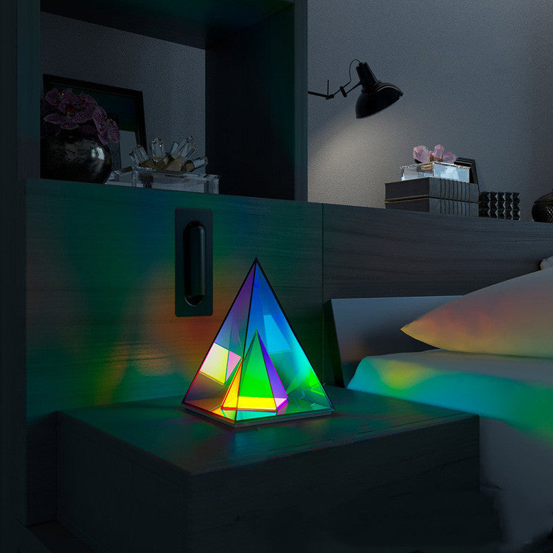 Lampe de table pyramidale, veilleuse créative pour l'ambiance du salon et de la chambre à coucher