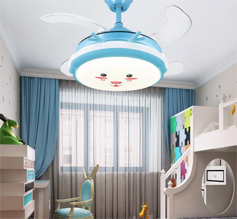 Lumière de ventilateur de plafond pour enfants dans une chambre domestique