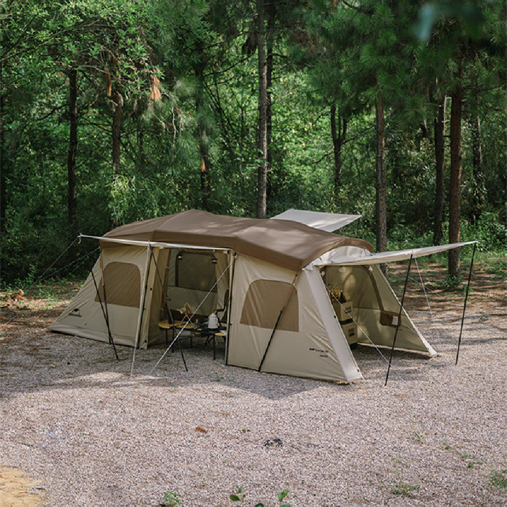 Camping en plein air dans une tente de pluie