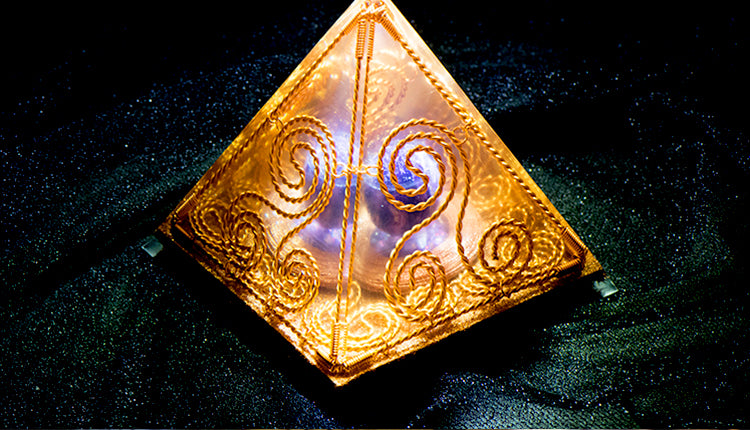 Three Spiral Cube Ogon Original Amethyst Pyramid