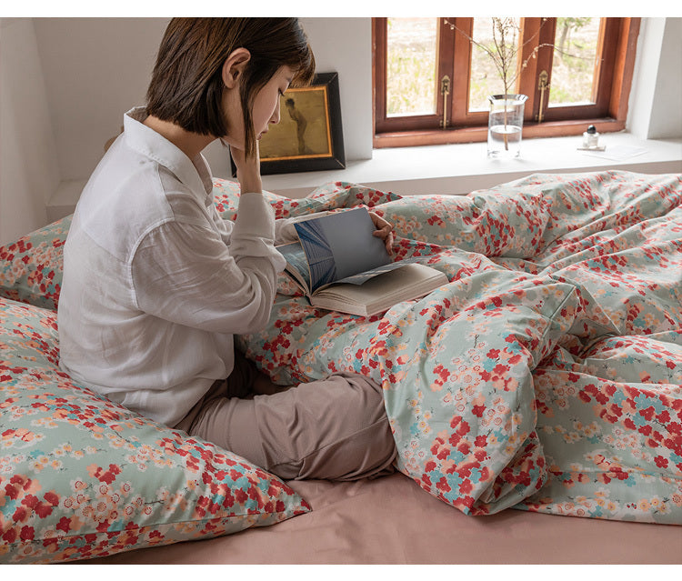 Juego de cama de cuatro piezas con funda de edredón y sábana estilo pastoral con pequeñas flores retro