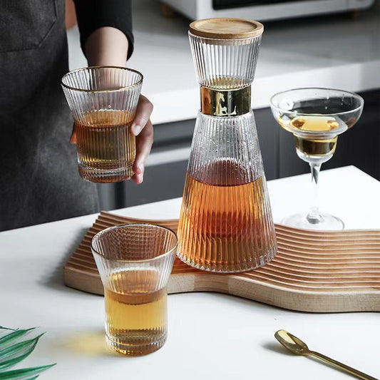 Bel ensemble de pots d'eau froide en verre